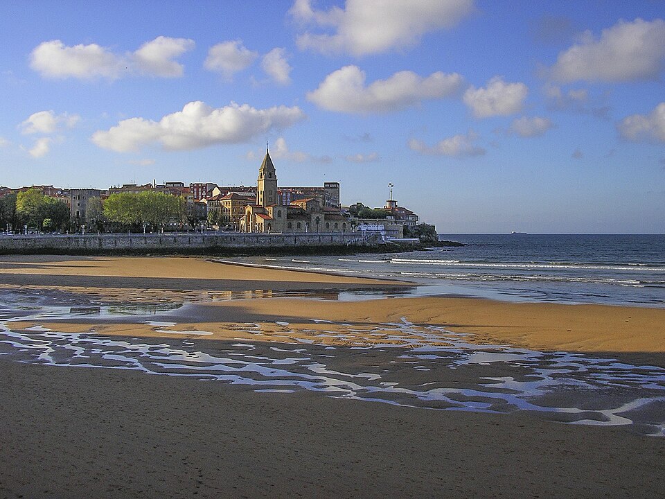 Vista de Playa de San Lorenzo, Asturias